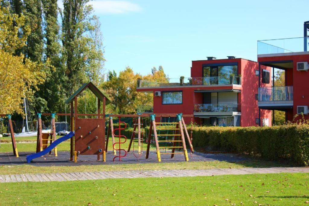 Butique Apartman Grand Balatonlelle Luaran gambar